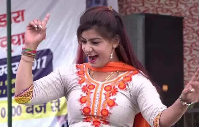 Dancer Monika Choudhary : सपना चौधरी के बाद ”बंदूक चल गई” गाने पर इस डांसर ने मचाया तहलका, लोग झूम उठे,