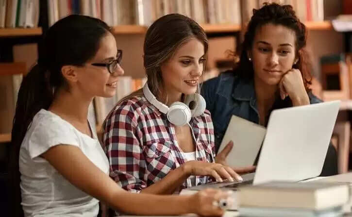 UP Free Laptop Yojana 2021 : अब सरकार देगी हर घर में लैपटॉप, जानिये पूरी स्कीम