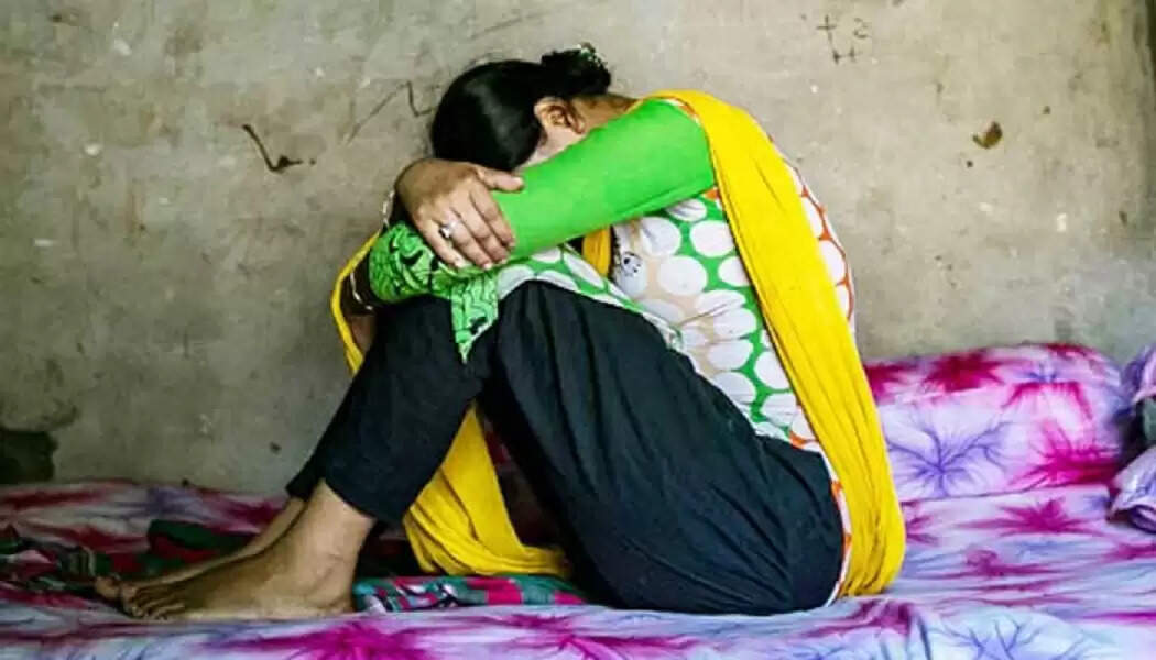 8 People Gang Raped a Mentally ill Girl : मानसिक रूप से बीमार युवती के साथ रातभर 8 लोगों ने किया गैंगरेप, पीड़िता ने पुलिस को बताई आप-बीती