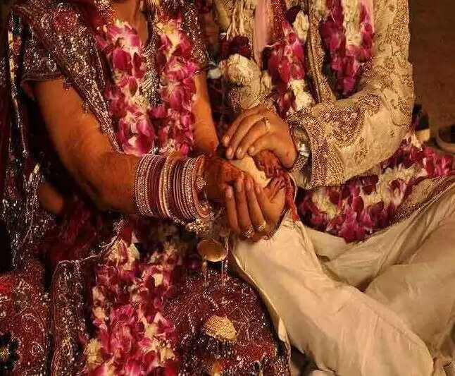 Haryana Marriage Controvercy : हरियाणा में शादी का अनोखा मामला आया सामने, दुल्हन 34 की दूल्हा 30 का और 11 साल की बच्ची, लेकिन शादी है अवैध