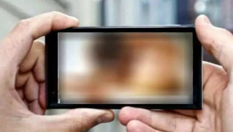Gawalior Amar Ujala News : पति ने बनाया पत्नी का अश्लील वीडियो, जीजा व्हाट्सएप पर भेज करवाया गंदा काम