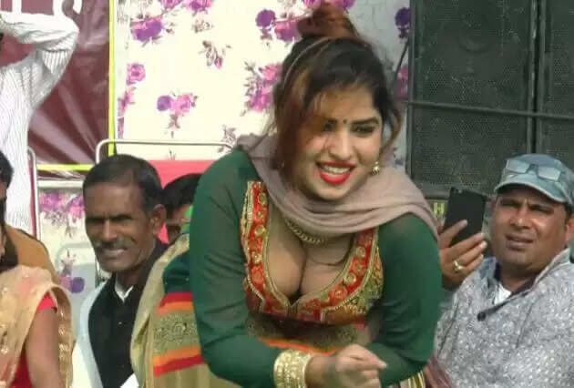 Muskan Baby Hot Dance Video : मुस्कान बेबी ने किया कातिलाना डांस, नोटों की होने लगी बारिश, आप भी देखिये ये वीडियो