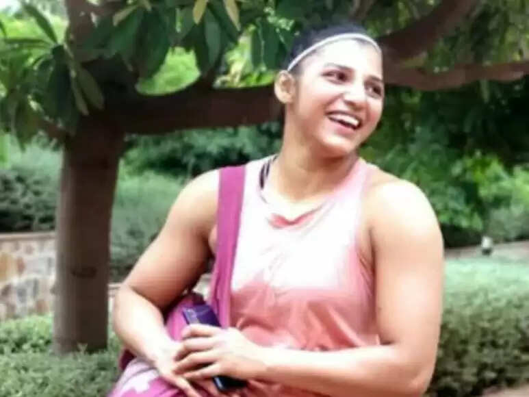 wreslter nisha dhiya video