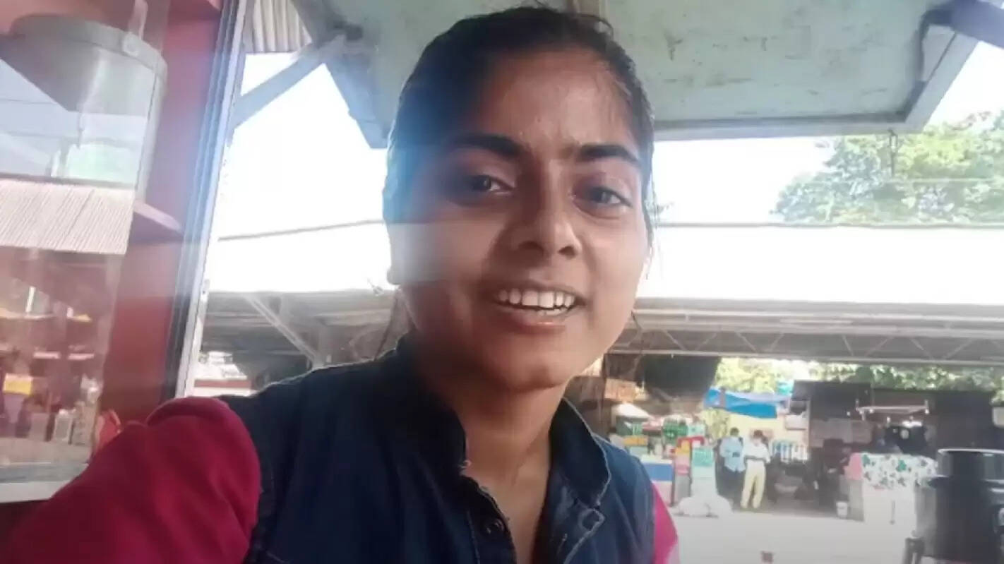 tuktuki ma english chaiwali