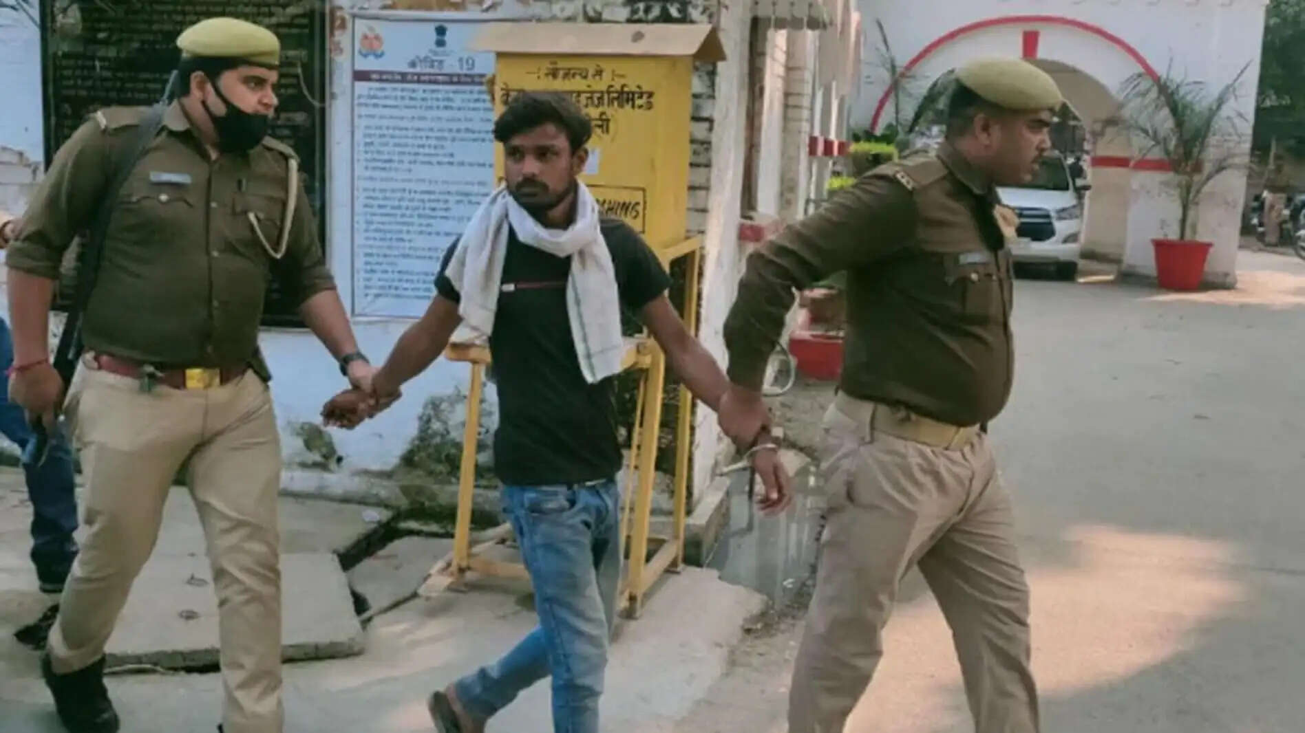 lover man killed girl surrendered ssp office bareilly