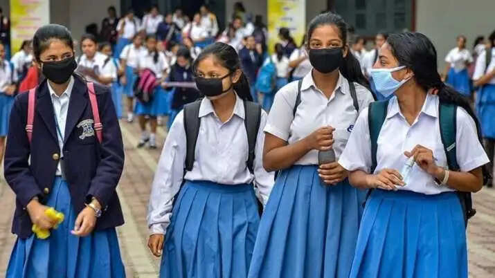 arvind kejriwal ordered to close school for one week