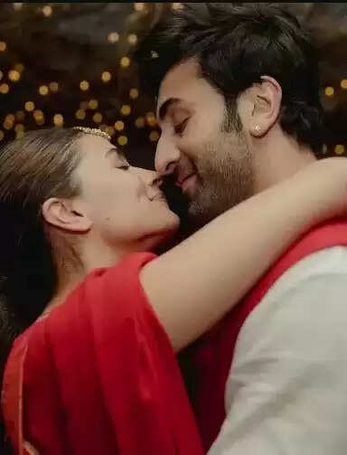 ranveer alia one month aniversery